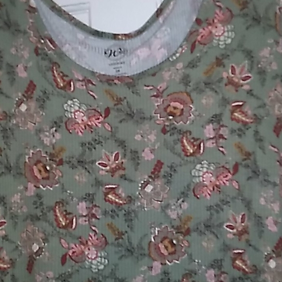 Cold shoulder long sleeve - Picture 4 of 4